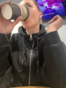 Snapshot of Crazy-Rosa chatting on February 10, 8:20 am Crazy-Rosa online show from February 10, 8:20 am