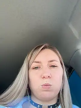 Snapshot of Crazy-Rosa chatting on February 22, 5:44 am Crazy-Rosa online show from February 22, 5:44 am