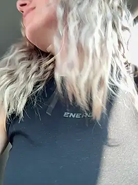 Snapshot of Crazy-Rosa chatting on March 16, 9:27 am Crazy-Rosa online show from March 16, 9:27 am