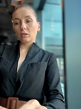 Snapshot of Crazy-Rosa chatting on October 30, 9:33 am Crazy-Rosa online show from October 30, 9:33 am