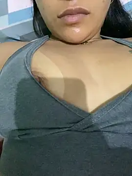 katrienee online show from February 14, 2:39 am