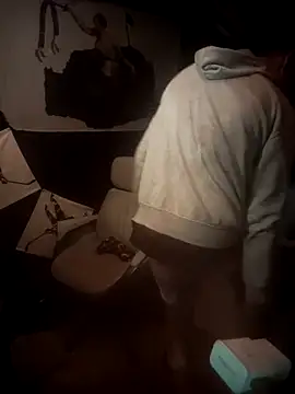 Snapshot of Gillygilly76 chatting on February 1, 1:37 am Gillygilly76 online show from February 1, 1:37 am