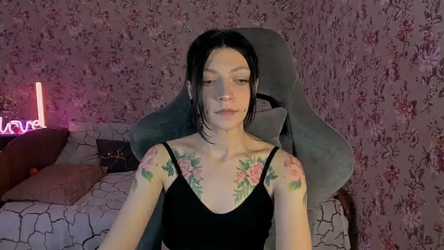 Snapshot of Lolly_Haze chatting on November 13, 4:00 am Lolly Haze online show from November 13, 4:00 am