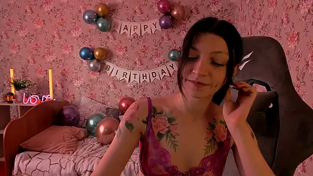 Snapshot of Lolly_Haze chatting on November 23, 4:12 am Lolly Haze online show from November 23, 4:12 am