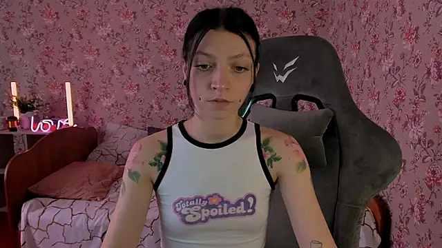 Snapshot of Lolly_Haze chatting on November 25, 4:23 am Lolly Haze online show from November 25, 4:23 am