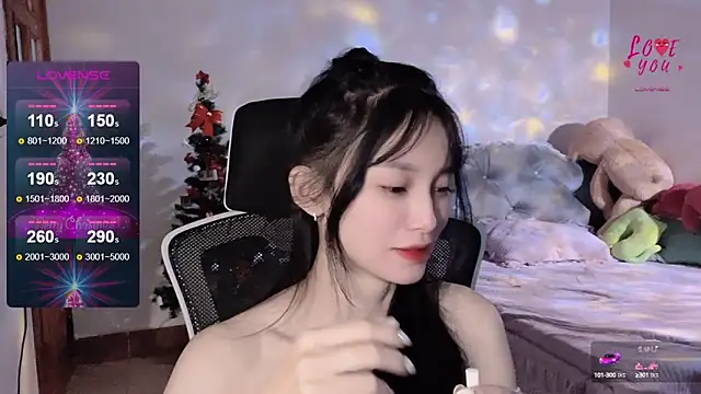 Snapshot of ___Nari___ chatting on January 11, 6:03 am Nari online show from January 11, 6:03 am