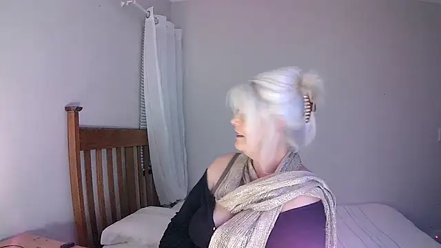 Snapshot of Miahotmilf chatting on January 29, 6:50 pm Miahotmilf online show from January 29, 6:50 pm