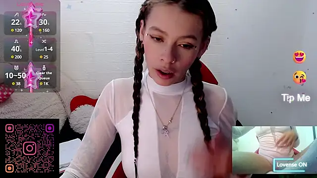 Snapshot of sweetlittlelisa chatting on December 1, 7:14 pm sweetlittlelisa online show from December 1, 7:14 pm
