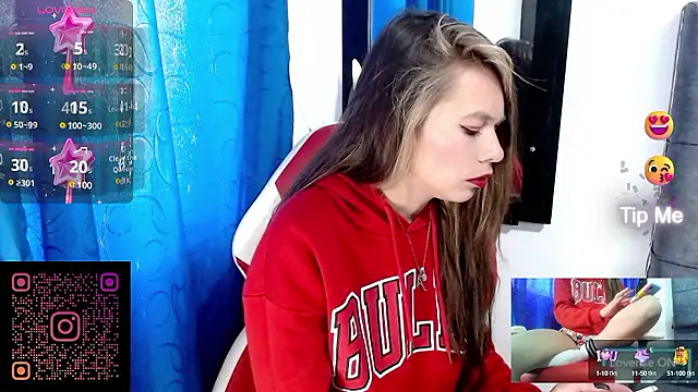 Snapshot of sweetlittlelisa chatting on December 2, 8:44 pm sweetlittlelisa online show from December 2, 8:44 pm