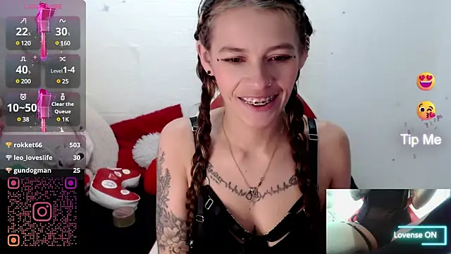 Snapshot of sweetlittlelisa chatting on December 3, 9:45 pm sweetlittlelisa online show from December 3, 9:45 pm
