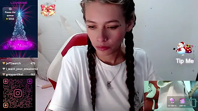 Snapshot of sweetlittlelisa chatting on December 10, 12:28 am sweetlittlelisa online show from December 10, 12:28 am