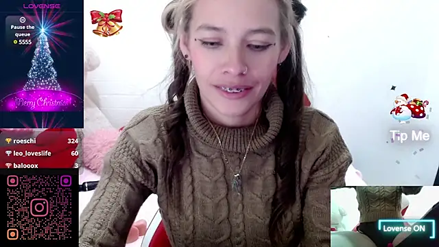 Snapshot of sweetlittlelisa chatting on December 12, 12:59 am sweetlittlelisa online show from December 12, 12:59 am