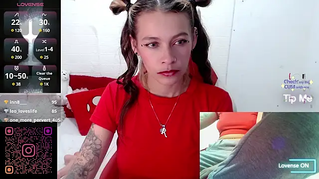 Snapshot of sweetlittlelisa chatting on January 10, 10:15 pm sweetlittlelisa online show from January 10, 10:15 pm