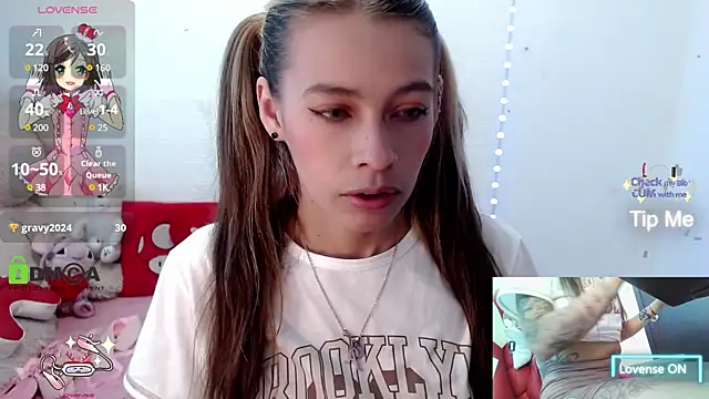 Snapshot of sweetlittlelisa chatting on February 5, 10:01 pm sweetlittlelisa online show from February 5, 10:01 pm