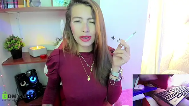 Snapshot of sweetlittlelisa chatting on October 9, 5:22 pm sweetlittlelisa online show from October 9, 5:22 pm