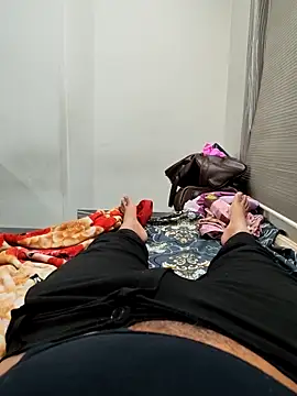 Snapshot of 143n143143 chatting on November 16, 6:46 pm 143n143143 online show from November 16, 6:46 pm