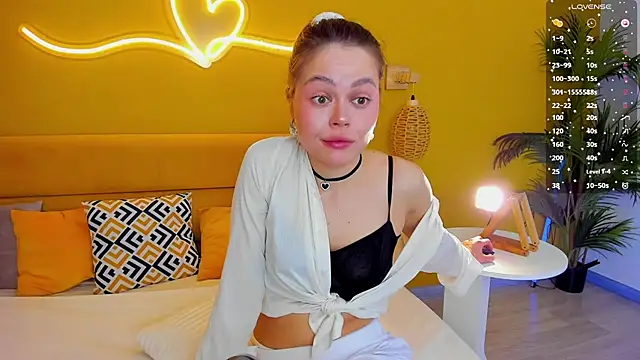 Kelly Cuutie online show from March 13, 1:34 am