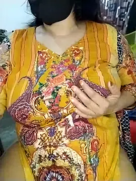 Snapshot of Tishani chatting on March 10, 6:13 pm Tishani online show from March 10, 6:13 pm