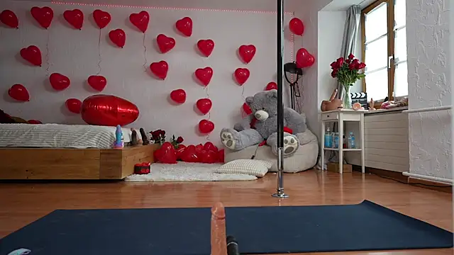 Snapshot of missdaisydiamond777 chatting on February 11, 10:15 am missdaisydiamond777 online show from February 11, 10:15 am