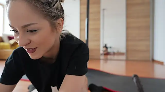 Snapshot of missdaisydiamond777 chatting on February 21, 10:28 am missdaisydiamond777 online show from February 21, 10:28 am