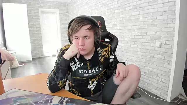 iliaskrislove online show from March 11, 5:49 am