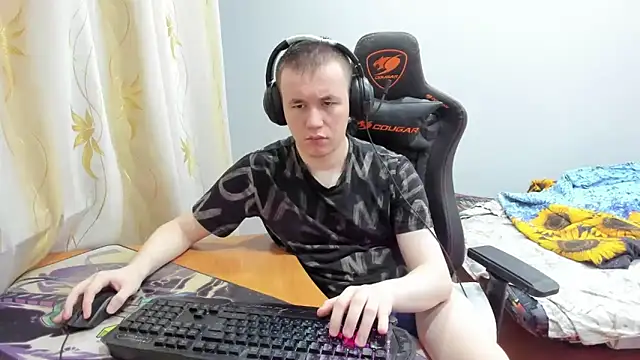 iliaskrislove online show from October 11, 3:43 pm