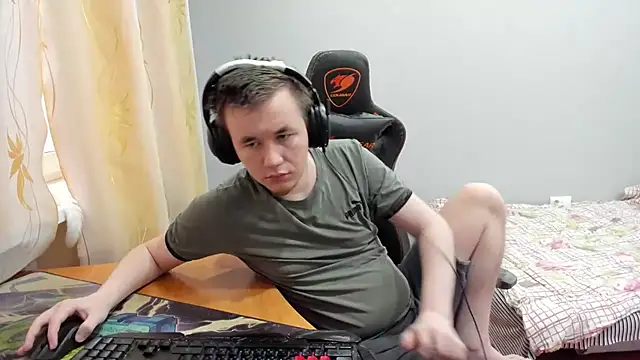 iliaskrislove online show from December 5, 5:49 am