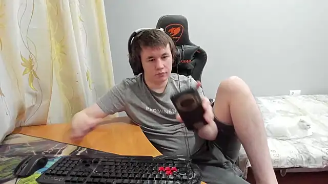 Snapshot of iliaskrislove chatting on February 14, 1:35 am iliaskrislove online show from February 14, 1:35 am