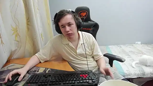 Snapshot of iliaskrislove chatting on February 21, 12:11 am iliaskrislove online show from February 21, 12:11 am