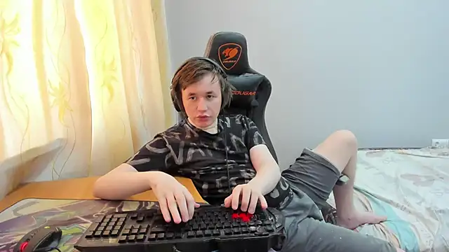 iliaskrislove online show from April 16, 9:43 am