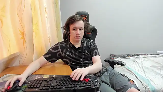 iliaskrislove online show from April 18, 3:10 am