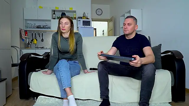 littlesweettifany online show from November 13, 12:15 pm