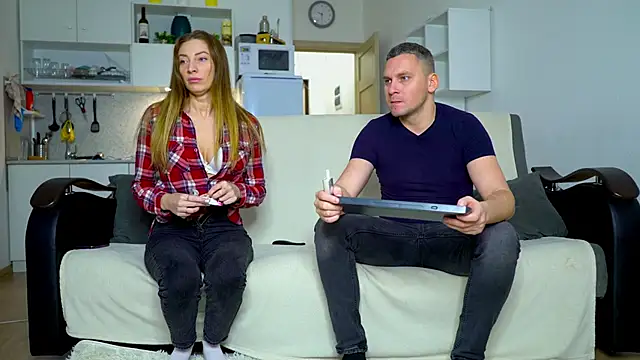 littlesweettifany online show from November 29, 11:35 am