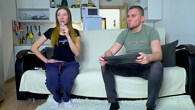 littlesweettifany online show from December 5, 11:41 am