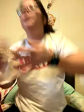 Snapshot of FreakNastyLacie chatting on November 2, 5:59 pm FreakNastyLacie online show from November 2, 5:59 pm