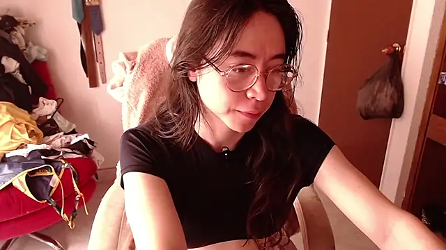 emily pearl  online show from October 27, 4:00 pm