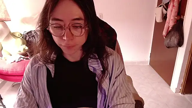 emily pearl  online show from November 9, 7:34 pm