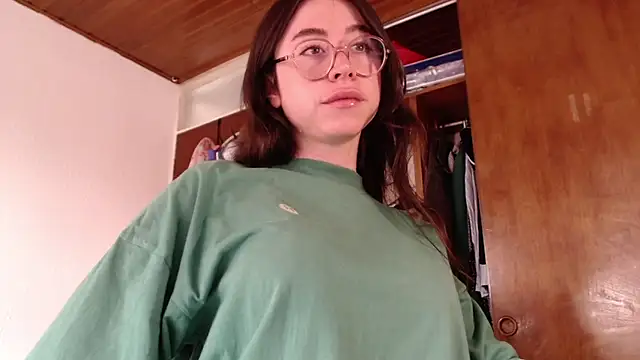 emily pearl  online show from November 20, 6:40 pm