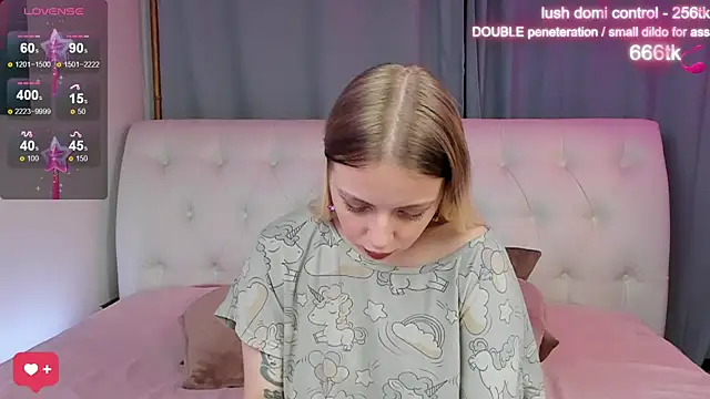 Snapshot of Alice_Halle chatting on October 9, 5:49 am Alice Halle online show from October 9, 5:49 am