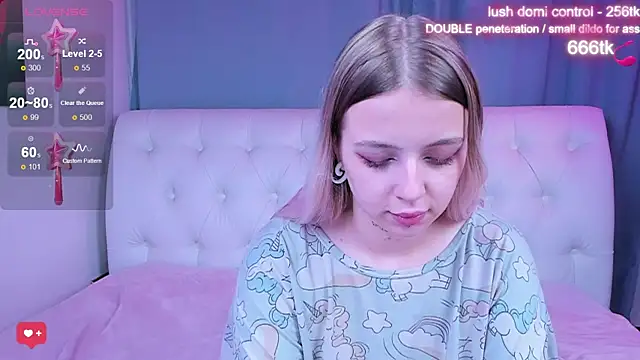 Snapshot of Alice_Halle chatting on October 23, 9:19 am Alice Halle online show from October 23, 9:19 am