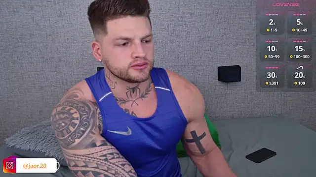 Jaor owens20 online show from February 28, 9:49 pm