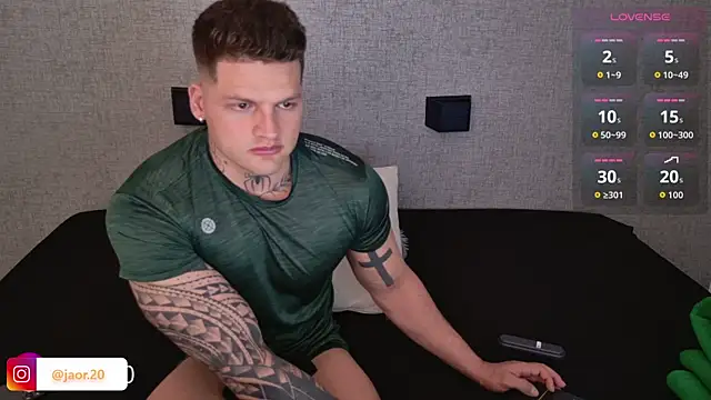 Jaor owens20 online show from March 27, 11:37 pm