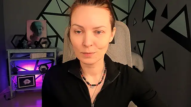 VandaRossi online show from October 11, 6:45 am