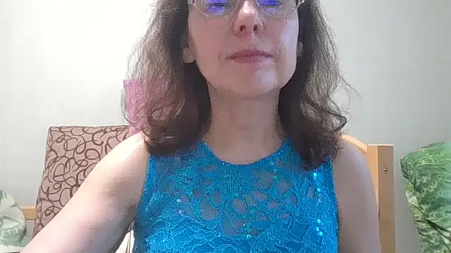 HollyJewel online show from June 18, 4:22 pm
