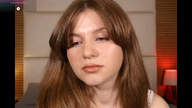 Snapshot of AliceBellamy chatting on April 6, 4:46 am AliceBellamy online show from April 6, 4:46 am