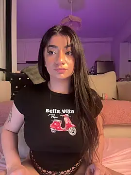 ZoeZayd online show from April 1, 9:01 pm