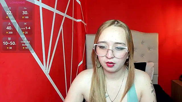 Liaroberts1 online show from December 19, 3:19 pm