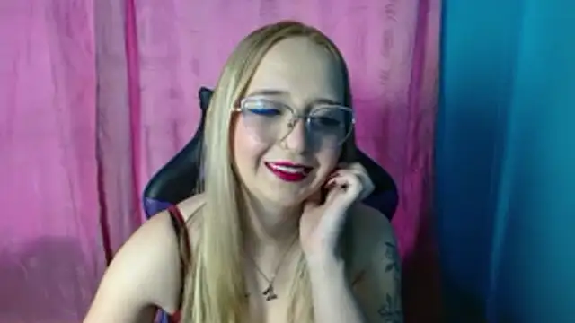 Liaroberts1 online show from June 18, 1:48 pm