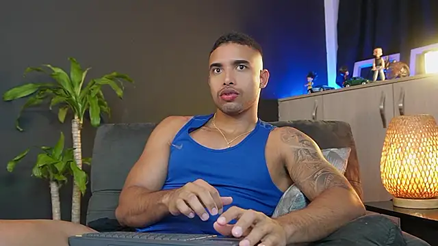 Snapshot of LincomAmith chatting on February 7, 3:43 am LincomAmith online show from February 7, 3:43 am