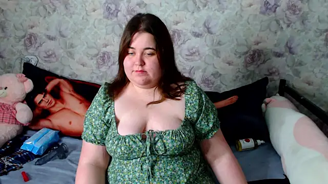 Estelle Hicks online show from December 3, 9:23 pm